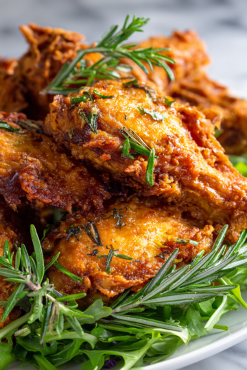 Scopri il Pollo Fritto Italiano Perfetto pollo fritto italiano croccante e saporito, ricetta facile da seguire, piatto ideale per riunioni